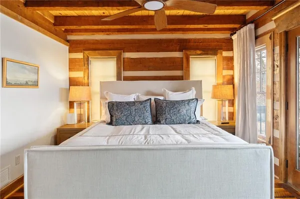 $1,355,000 | 226 Lake Viking Terrace, Gallatin, MO 64640