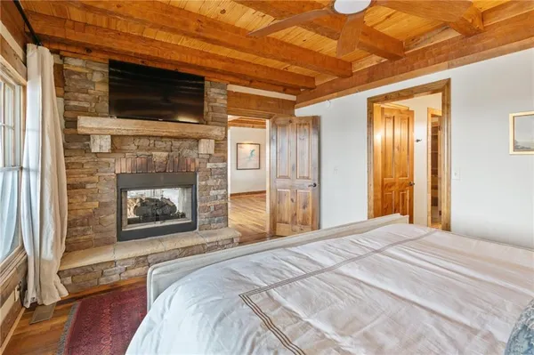 $1,355,000 | 226 Lake Viking Terrace, Gallatin, MO 64640