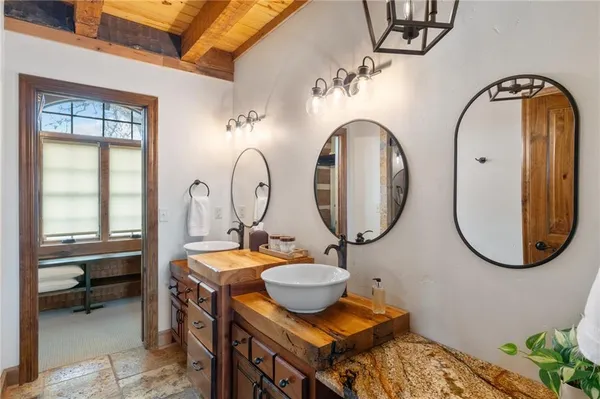 $1,355,000 | 226 Lake Viking Terrace, Gallatin, MO 64640