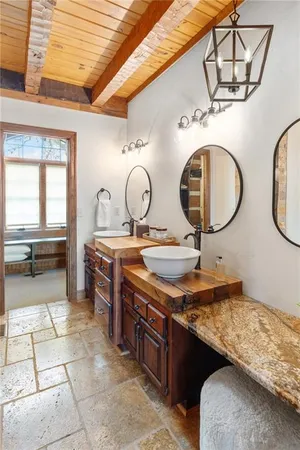 $1,355,000 | 226 Lake Viking Terrace, Gallatin, MO 64640