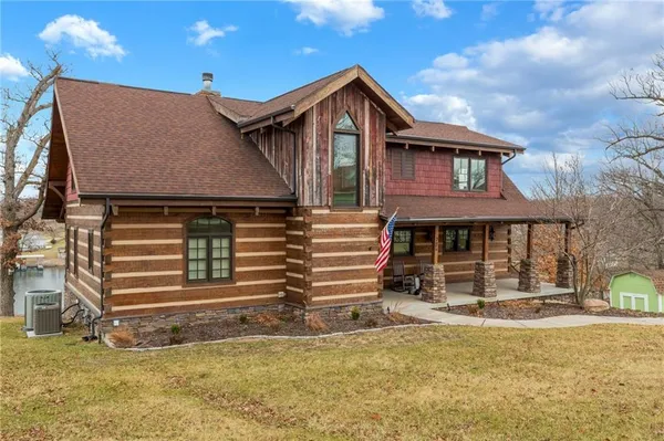 $1,355,000 | 226 Lake Viking Terrace, Gallatin, MO 64640