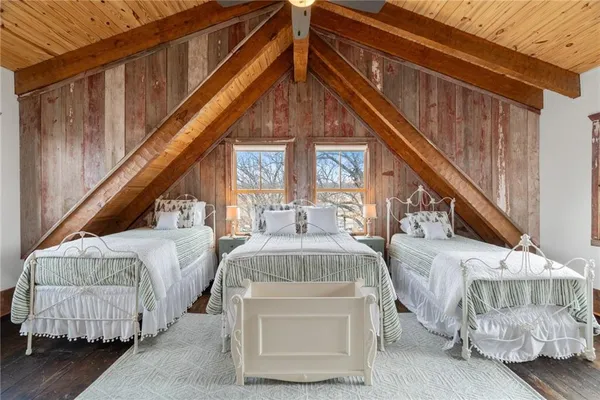 $1,355,000 | 226 Lake Viking Terrace, Gallatin, MO 64640