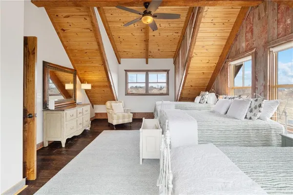 $1,355,000 | 226 Lake Viking Terrace, Gallatin, MO 64640