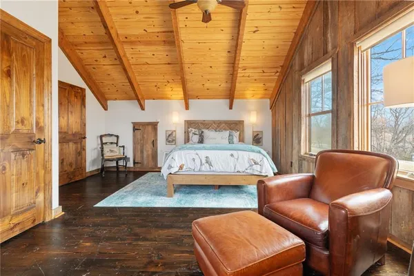 $1,355,000 | 226 Lake Viking Terrace, Gallatin, MO 64640