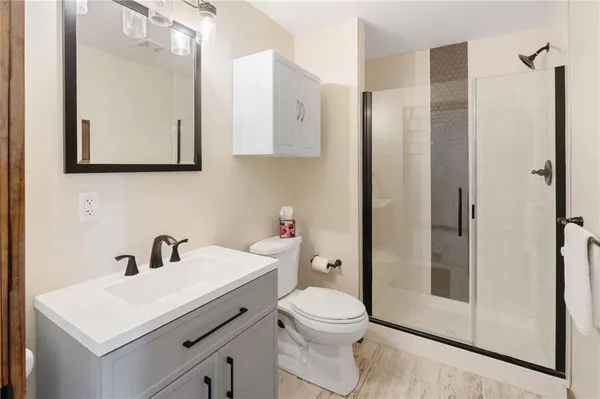 $1,355,000 | 226 Lake Viking Terrace, Gallatin, MO 64640