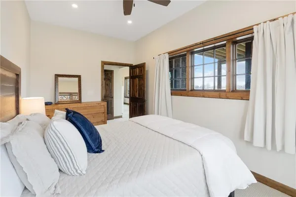 $1,355,000 | 226 Lake Viking Terrace, Gallatin, MO 64640