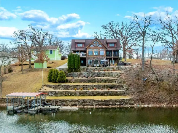 $1,355,000 | 226 Lake Viking Terrace, Gallatin, MO 64640