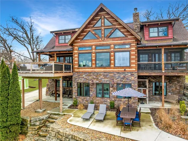 $1,355,000 | 226 Lake Viking Terrace, Gallatin, MO 64640