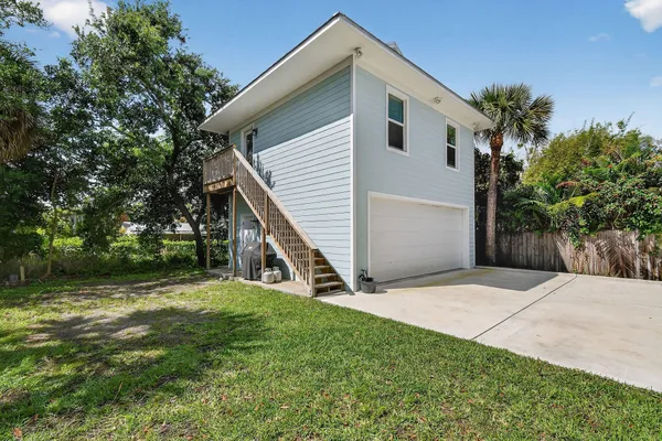 $2,300 | 608 Southeast 5th Street, Stuart, FL 34994