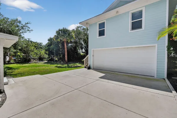 $2,300 | 608 Southeast 5th Street, Stuart, FL 34994