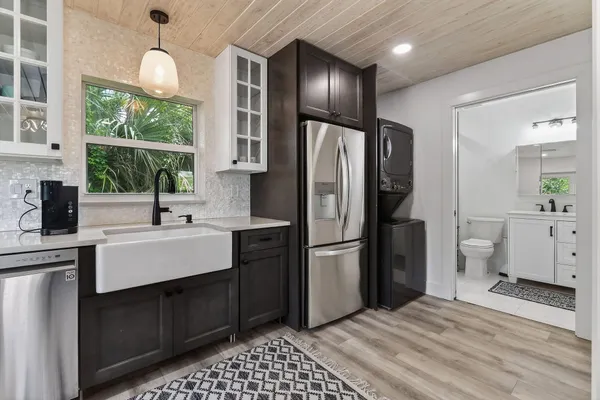 $2,300 | 608 Southeast 5th Street, Stuart, FL 34994