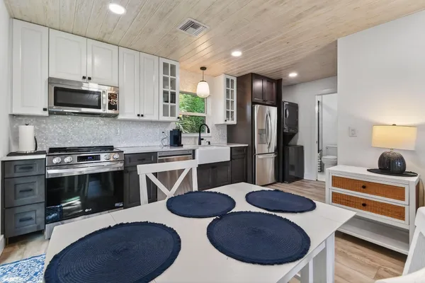 $2,300 | 608 Southeast 5th Street, Stuart, FL 34994