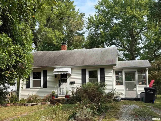 $102,500 | 1010 West Walkup Avenue, Carbondale, IL 62901
