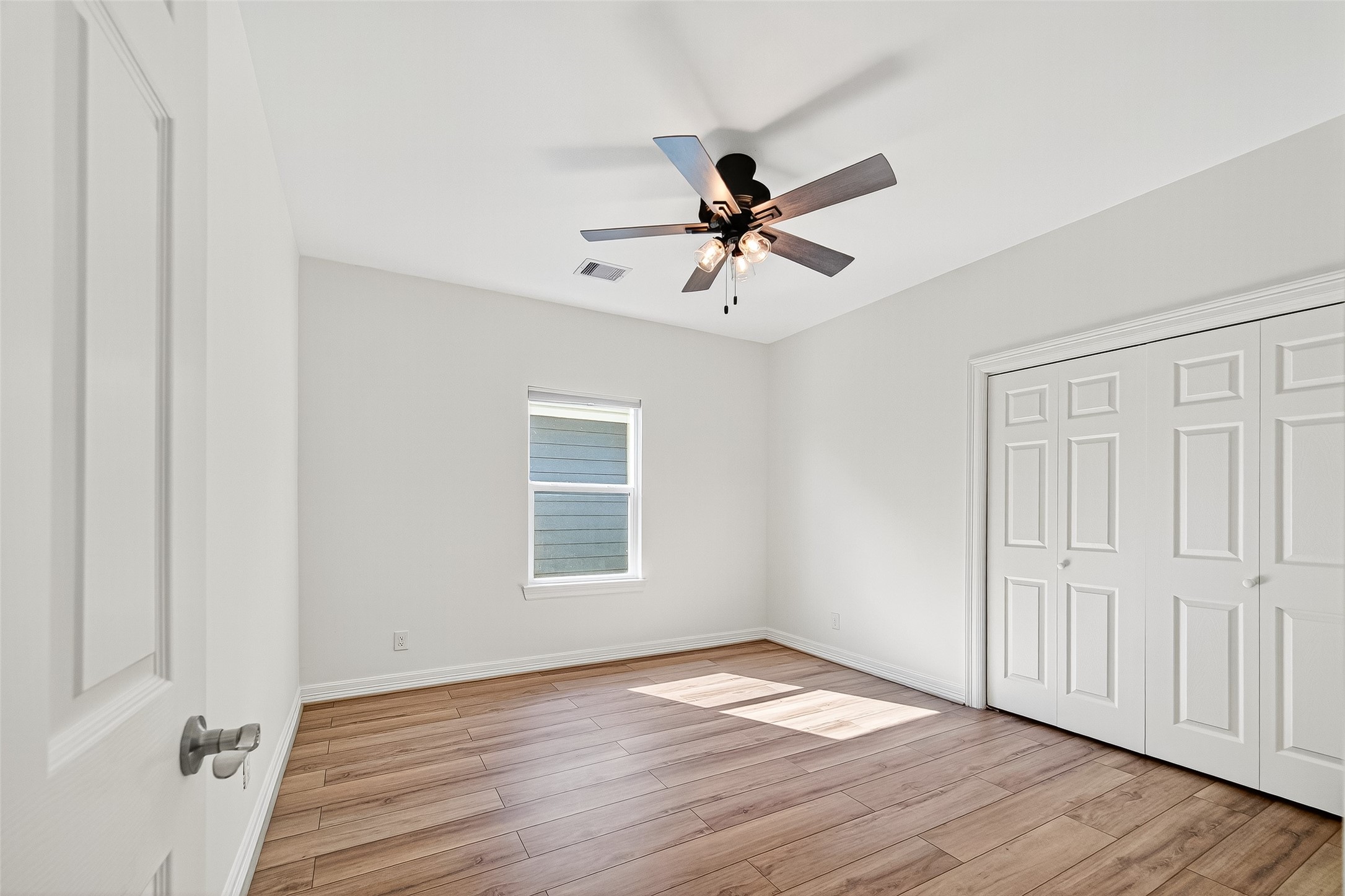 716 Zoe Street Houston, TX 77020 - Photo 33 of 39 a view of empty room with wooden floor and fan
