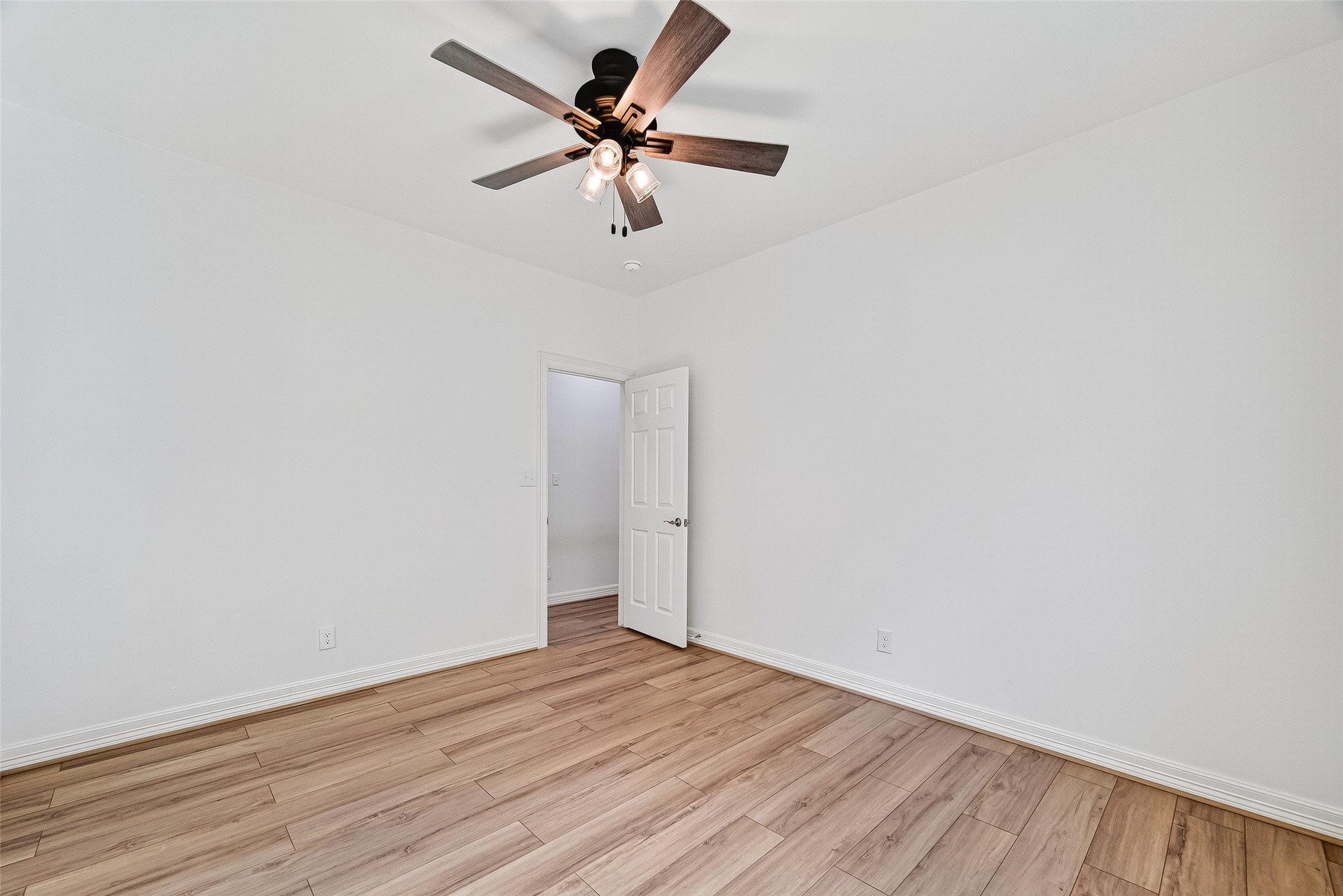 716 Zoe Street Houston, TX 77020 - Photo 34 of 39 an empty room with wooden floor and a ceiling fan