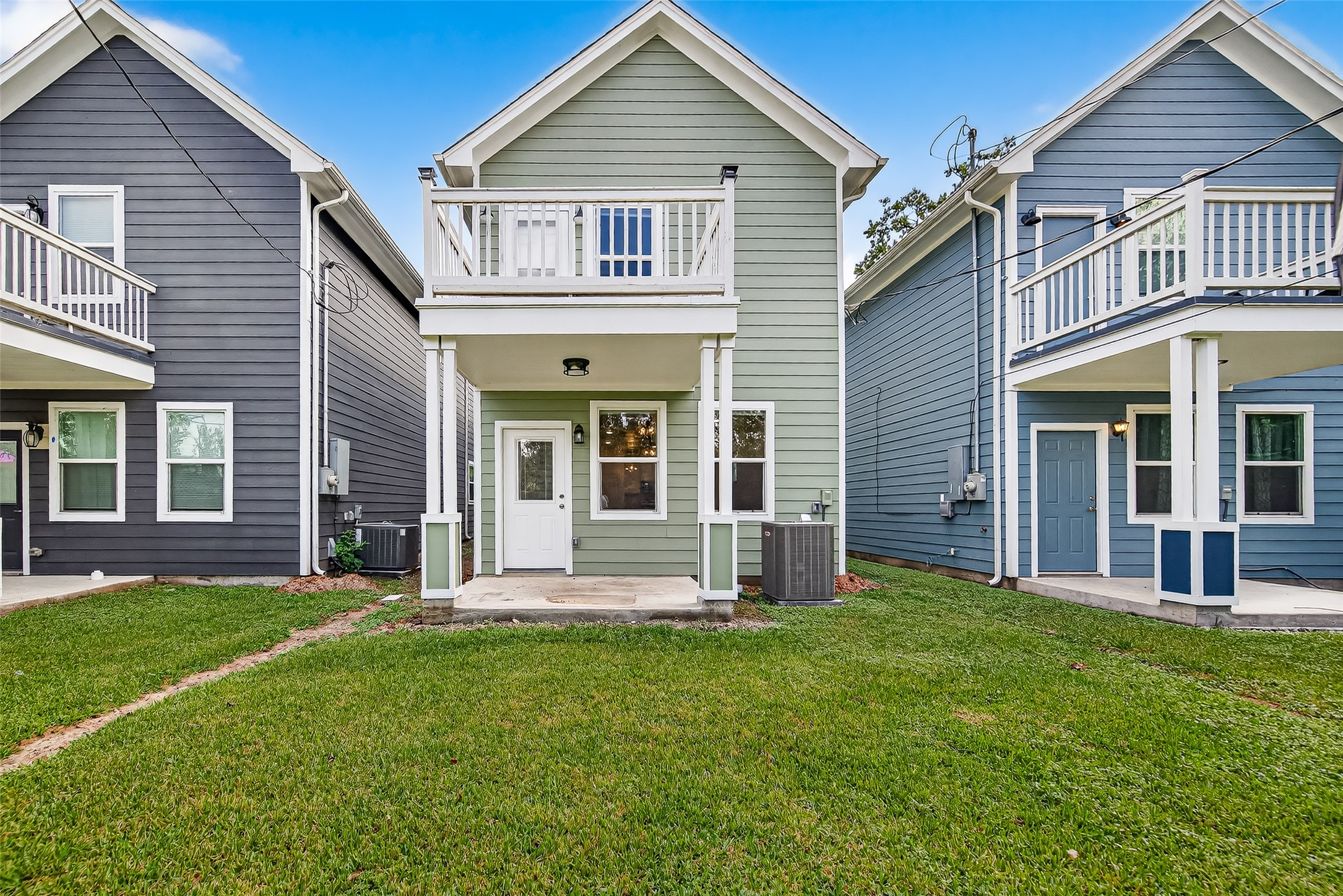 716 Zoe Street Houston, TX 77020 - Photo 37 of 39 a front view of a house with a yard