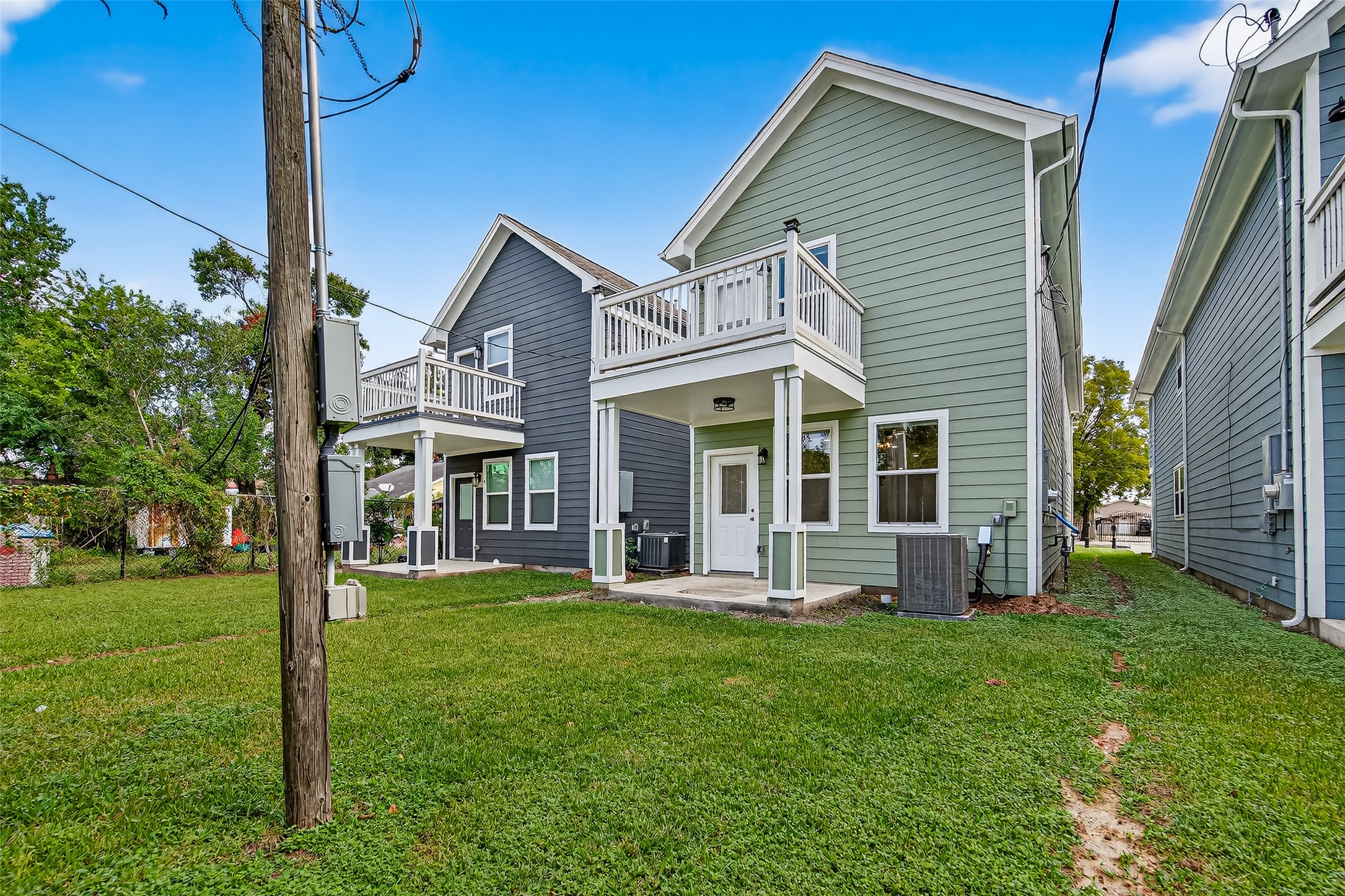 716 Zoe Street Houston, TX 77020 - Photo 39 of 39 a front view of a house with a yard