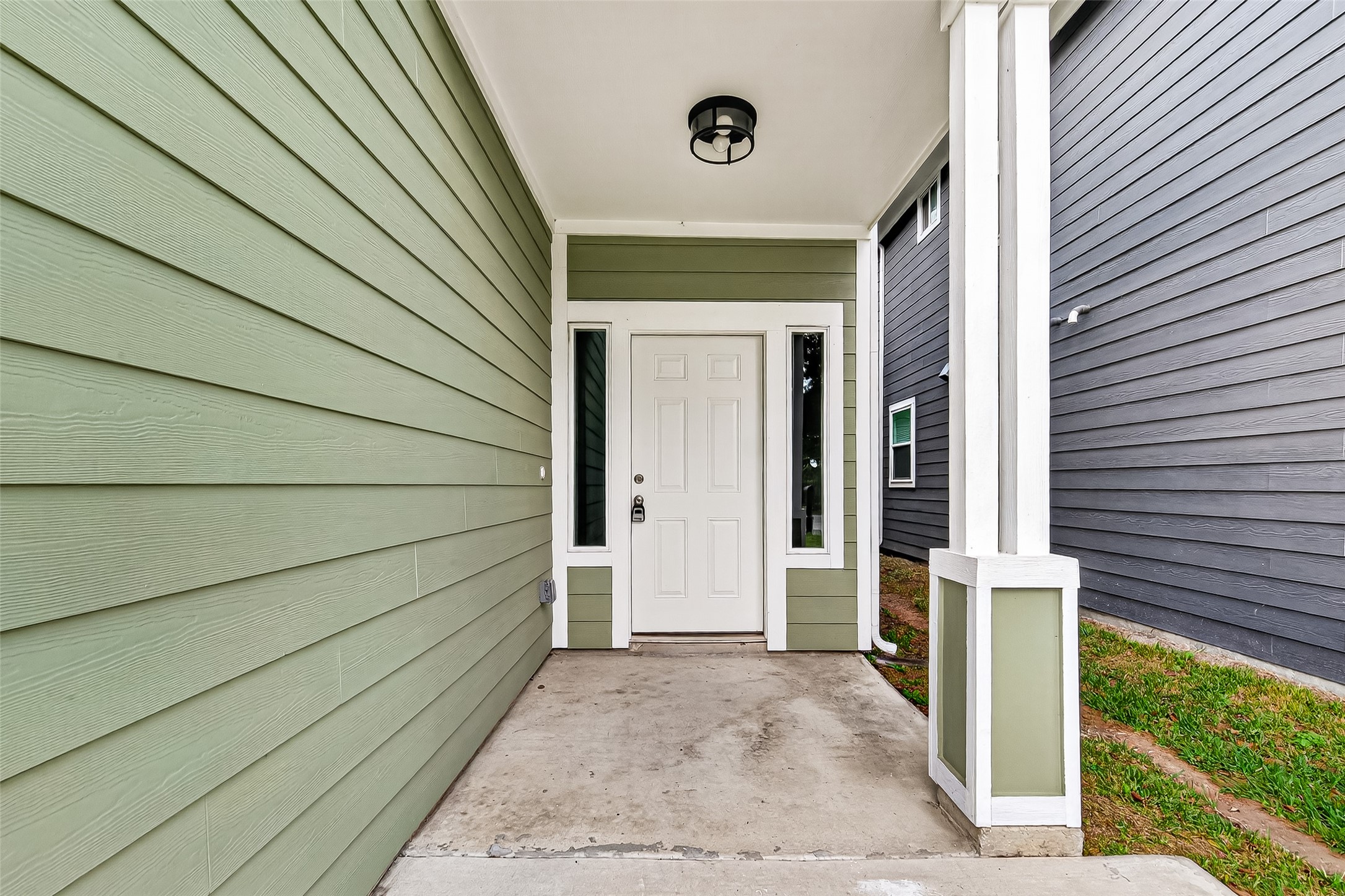 716 Zoe Street Houston, TX 77020 - Photo 4 of 39 a view of front door of house