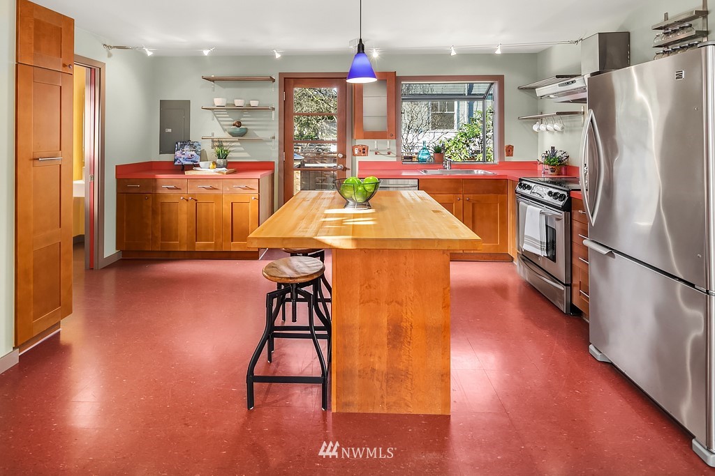 354 North 72nd Street Seattle, WA 98103 - Photo 4 of 23 Gallery Image 4