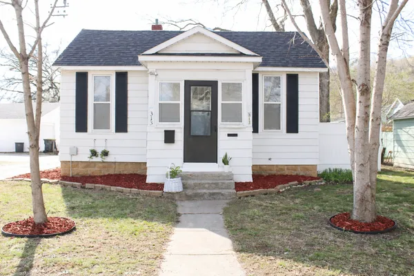 $148,000 | 313 South Lake Street, North Mankato, MN 56003