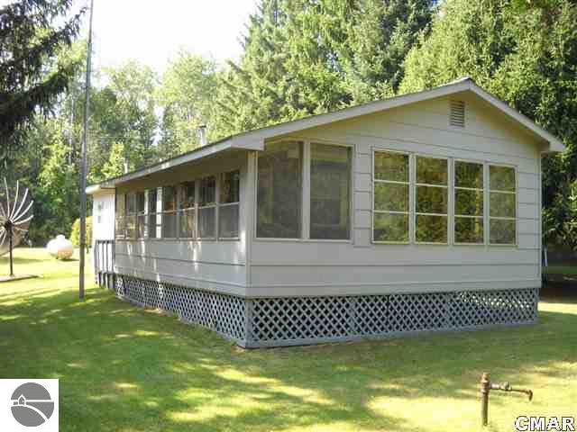 8059 Riley Road Farwell, MI 48622 - Photo 2 of 7 1767531-1.JPG