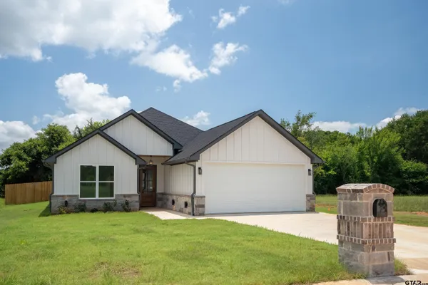 $325,000 | 104 West Teal Drive, Troup, TX 75789