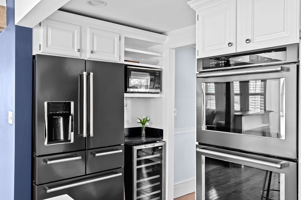 10 Wompatuck Road Hingham, MA 02043 - Photo 4 of 36 Gallery Image 4