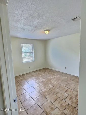 $950 | 318 Porter Avenue, Unit 203, Ocean Springs, MS 39564