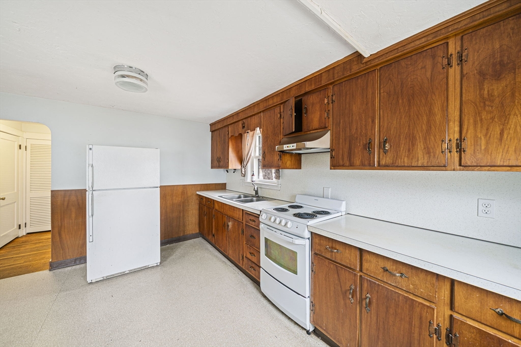 13 Washington Avenue Ashland, MA 01721 - Photo 4 of 20