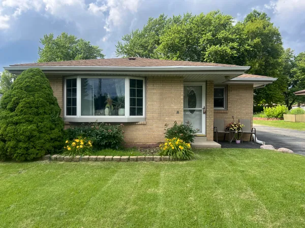 $399,900 | 5324 West Allerton Avenue, Greenfield, WI 53220