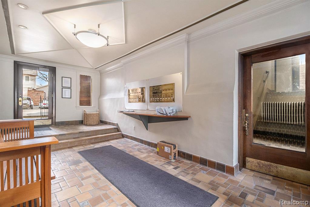 327 Southfield Road, Unit 18 Birmingham, MI 48009 - Photo 4 of 29