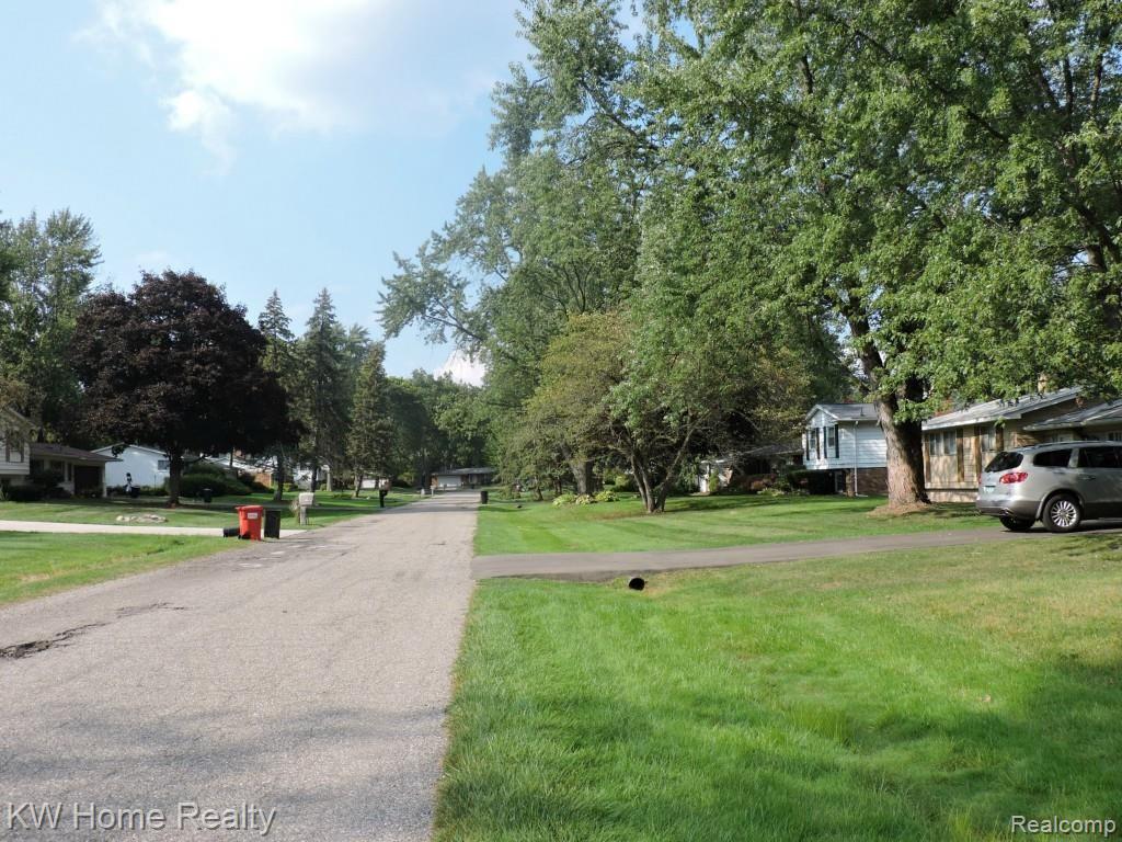 7163 Stonebrook Road West Bloomfield, MI 48322 - Photo 46 of 46 Road View North.jpg