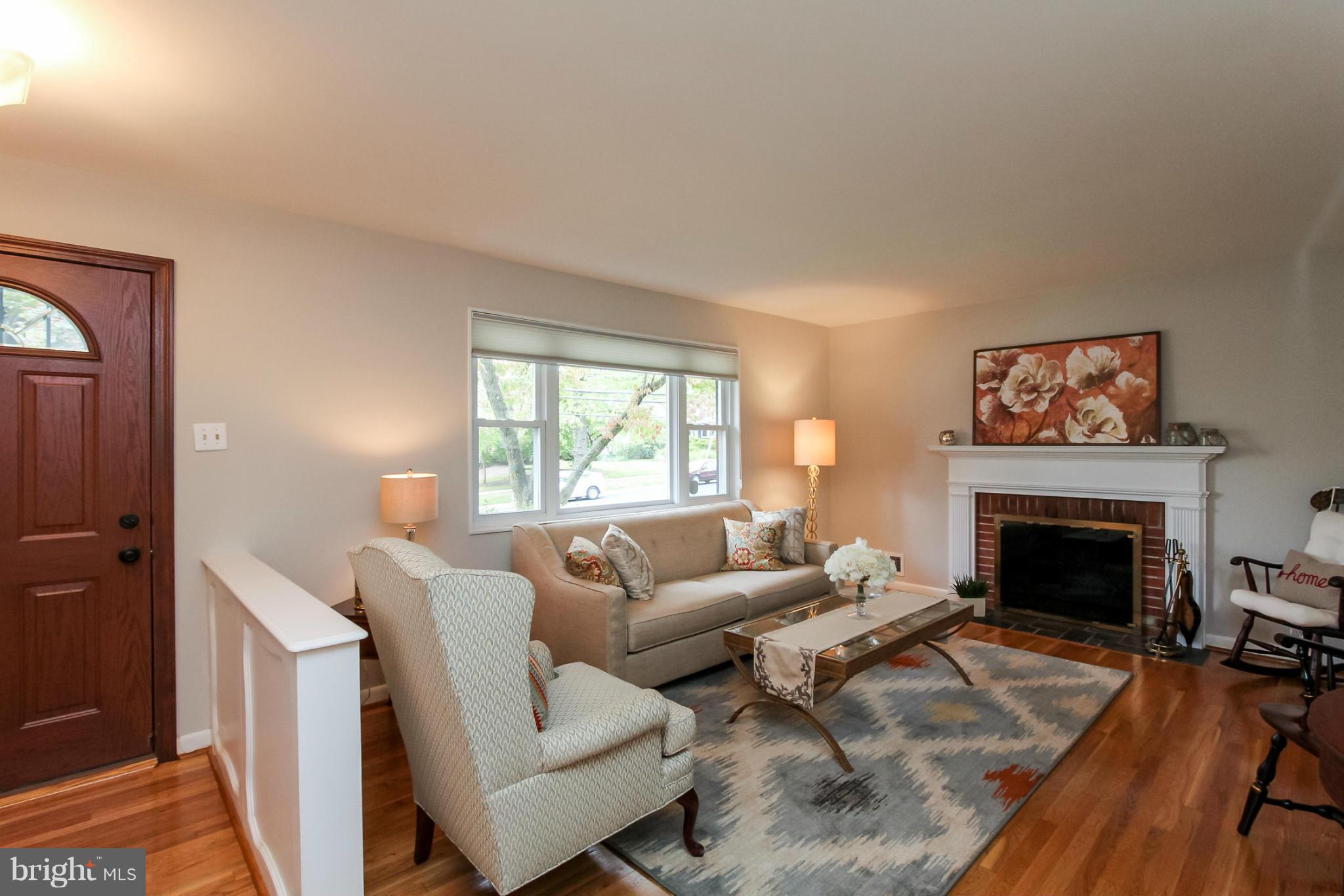 2313 Ross Road Silver Spring, MD 20910 - Photo 3 of 24 Living Room