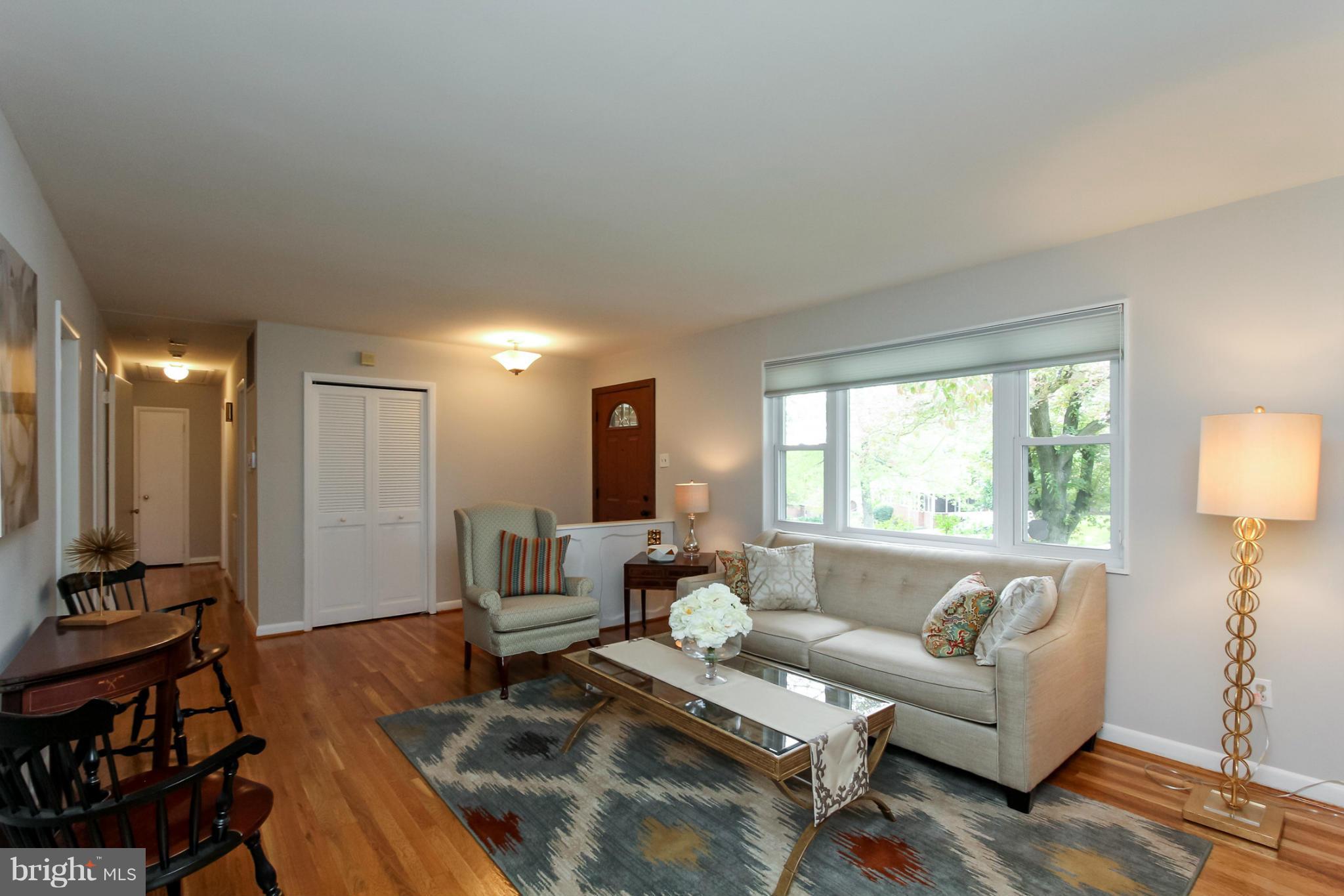 2313 Ross Road Silver Spring, MD 20910 - Photo 4 of 24 Living Room