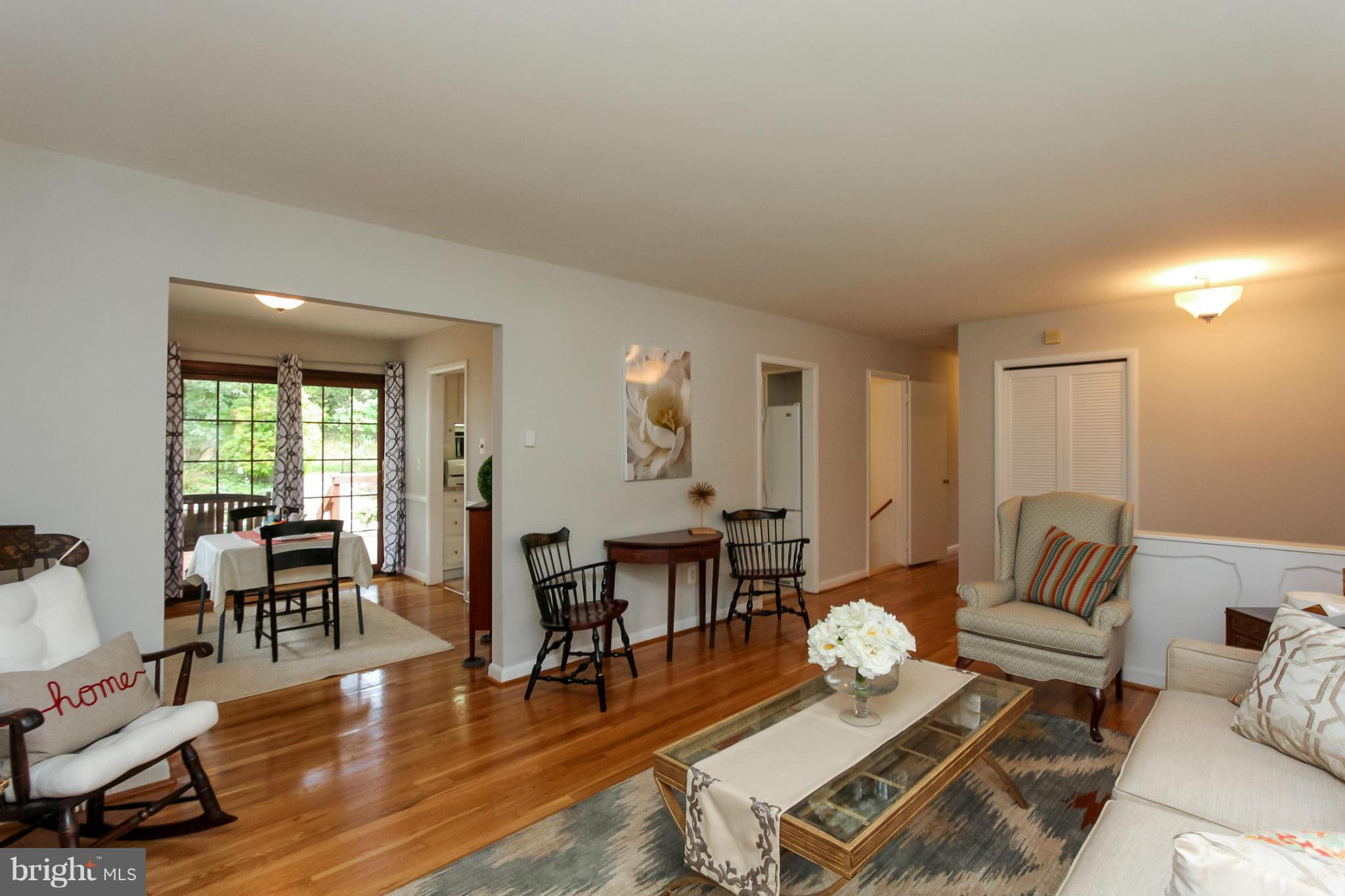 2313 Ross Road Silver Spring, MD 20910 - Photo 5 of 24 Living Room