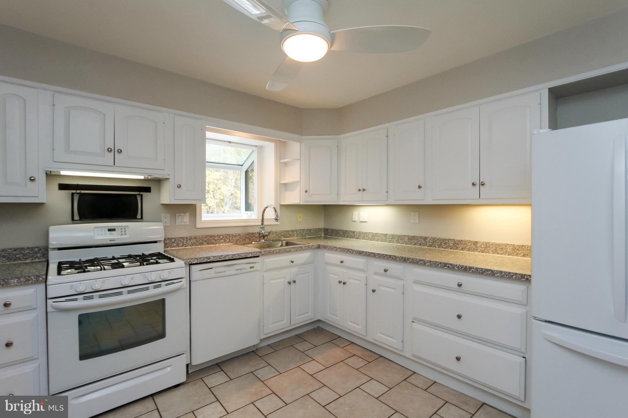 2313 Ross Road Silver Spring, MD 20910 - Photo 8 of 24 Kitchen