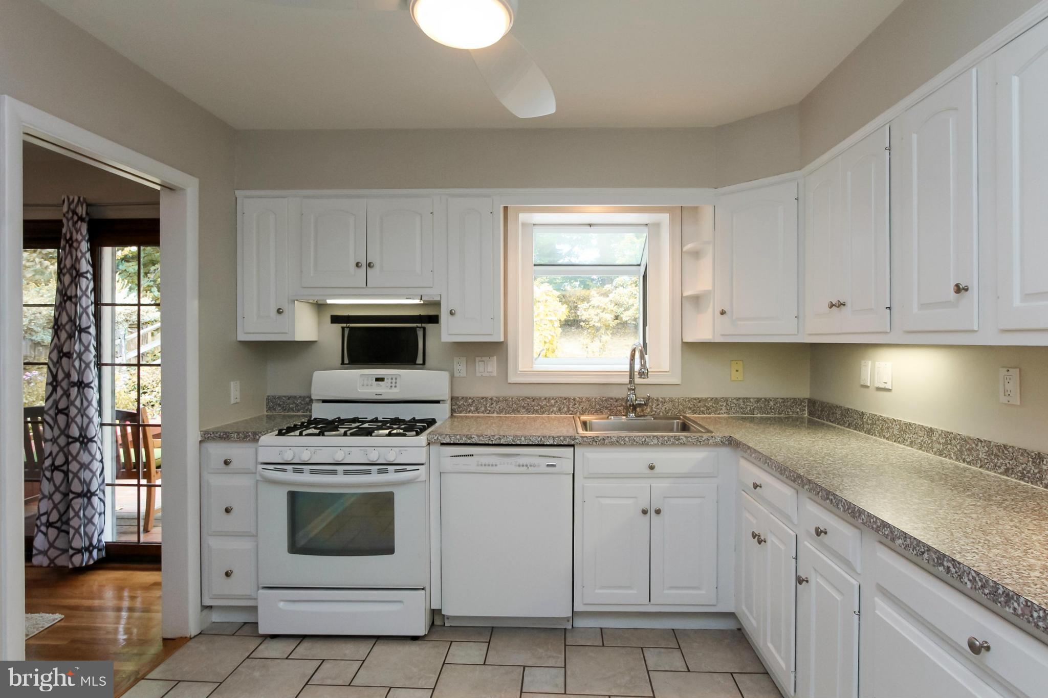 2313 Ross Road Silver Spring, MD 20910 - Photo 10 of 24 Kitchen