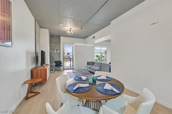 $2,495 | 353 East Bonneville Avenue, Unit 433, Las Vegas, NV 89101