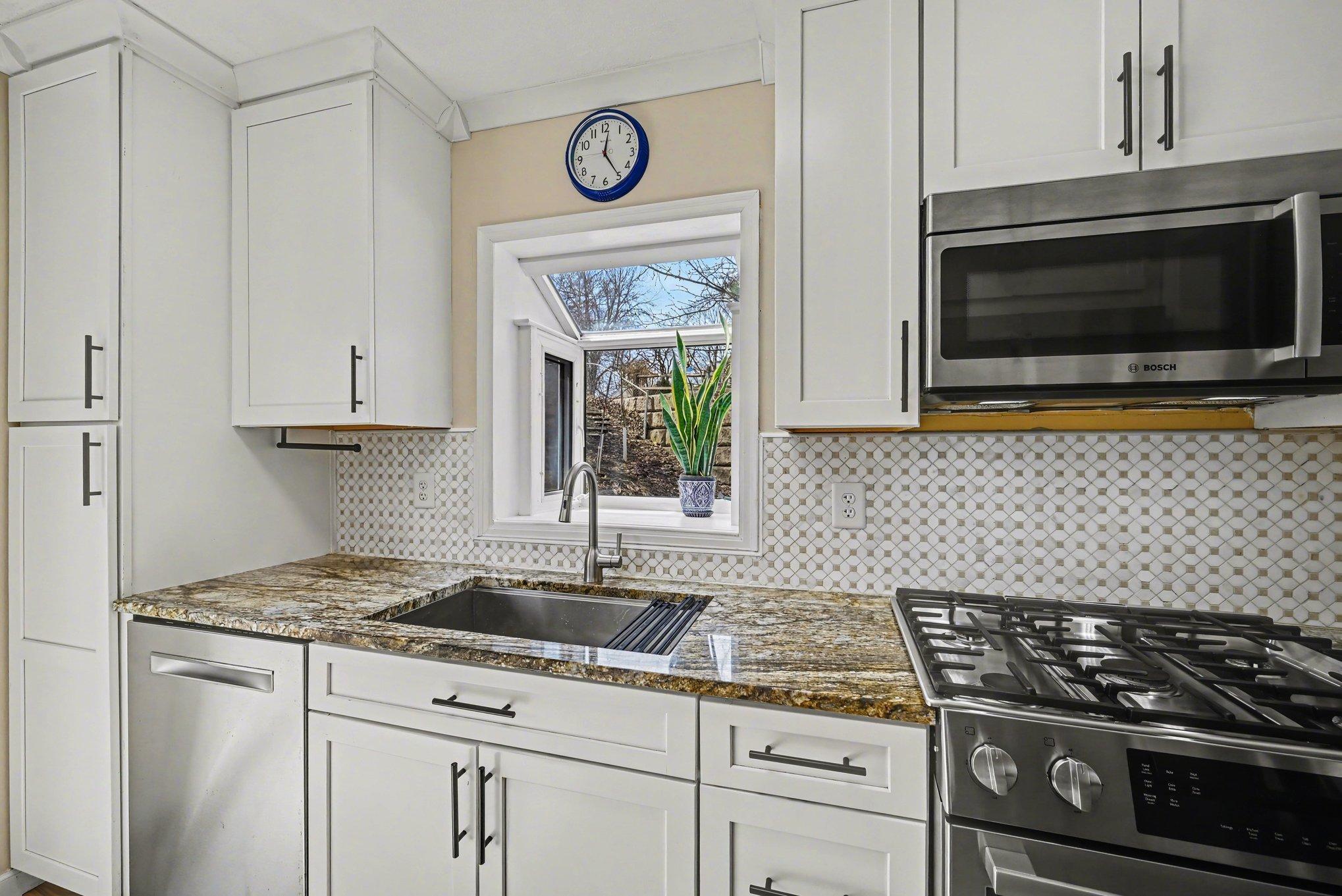 18917 Chestnut Lane Minnetonka, MN 55345 - Photo 16 of 34