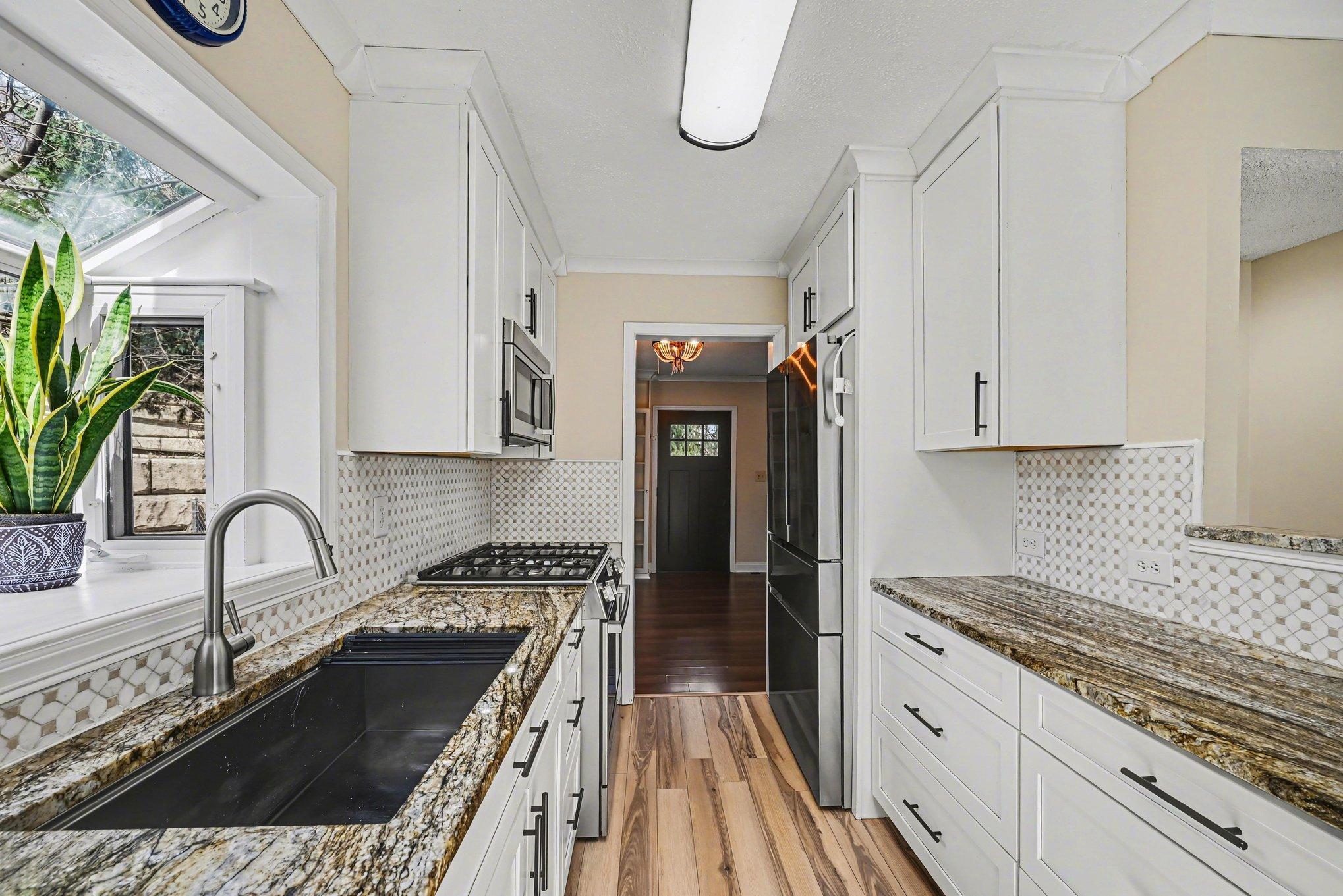 18917 Chestnut Lane Minnetonka, MN 55345 - Photo 17 of 34