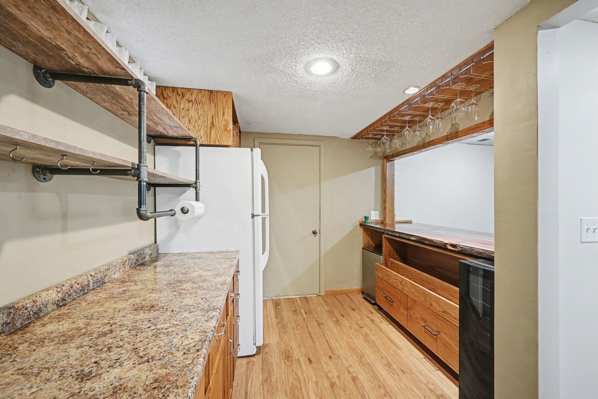 18917 Chestnut Lane Minnetonka, MN 55345 - Photo 25 of 34