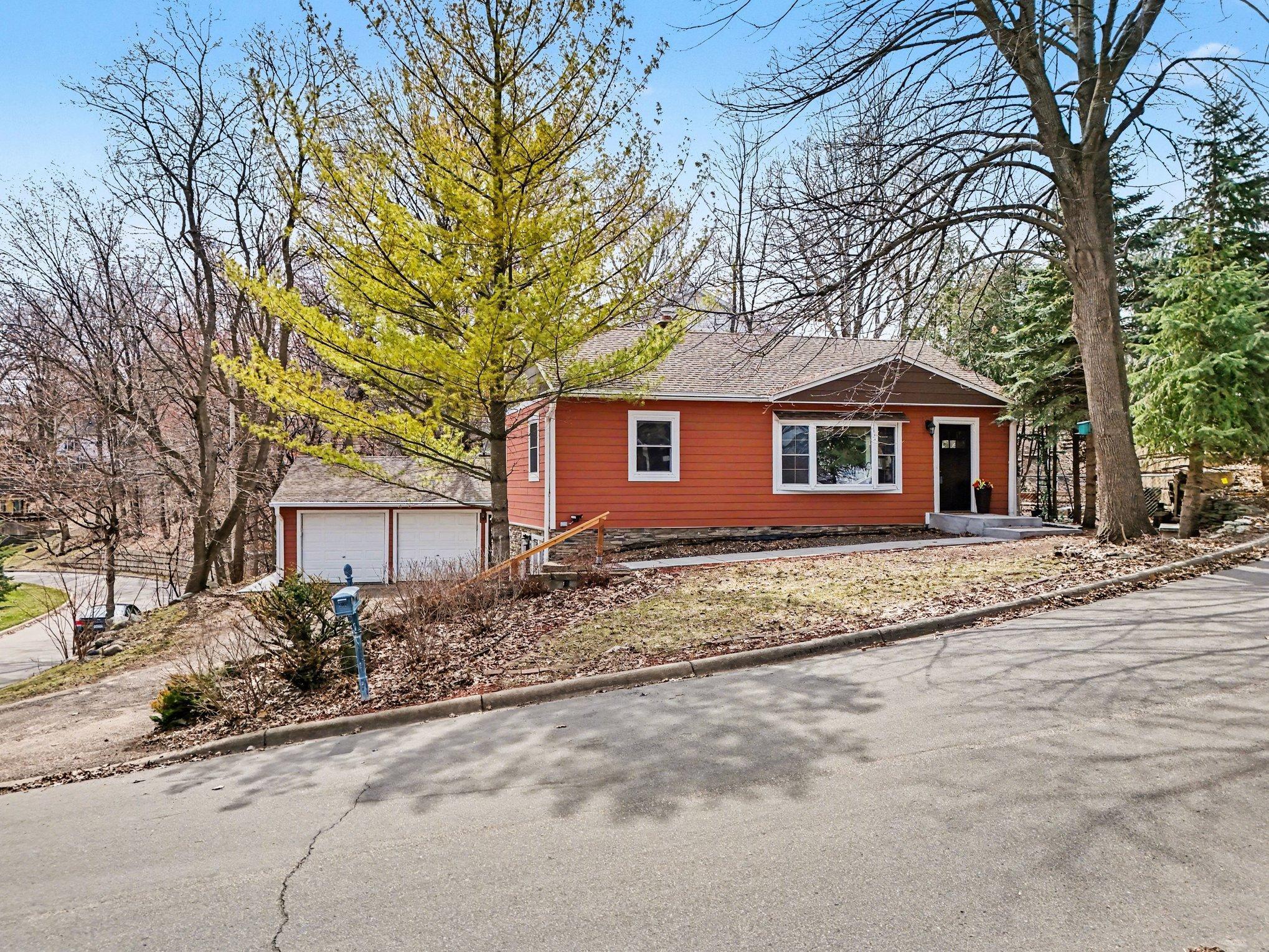 18917 Chestnut Lane Minnetonka, MN 55345 - Photo 6 of 34