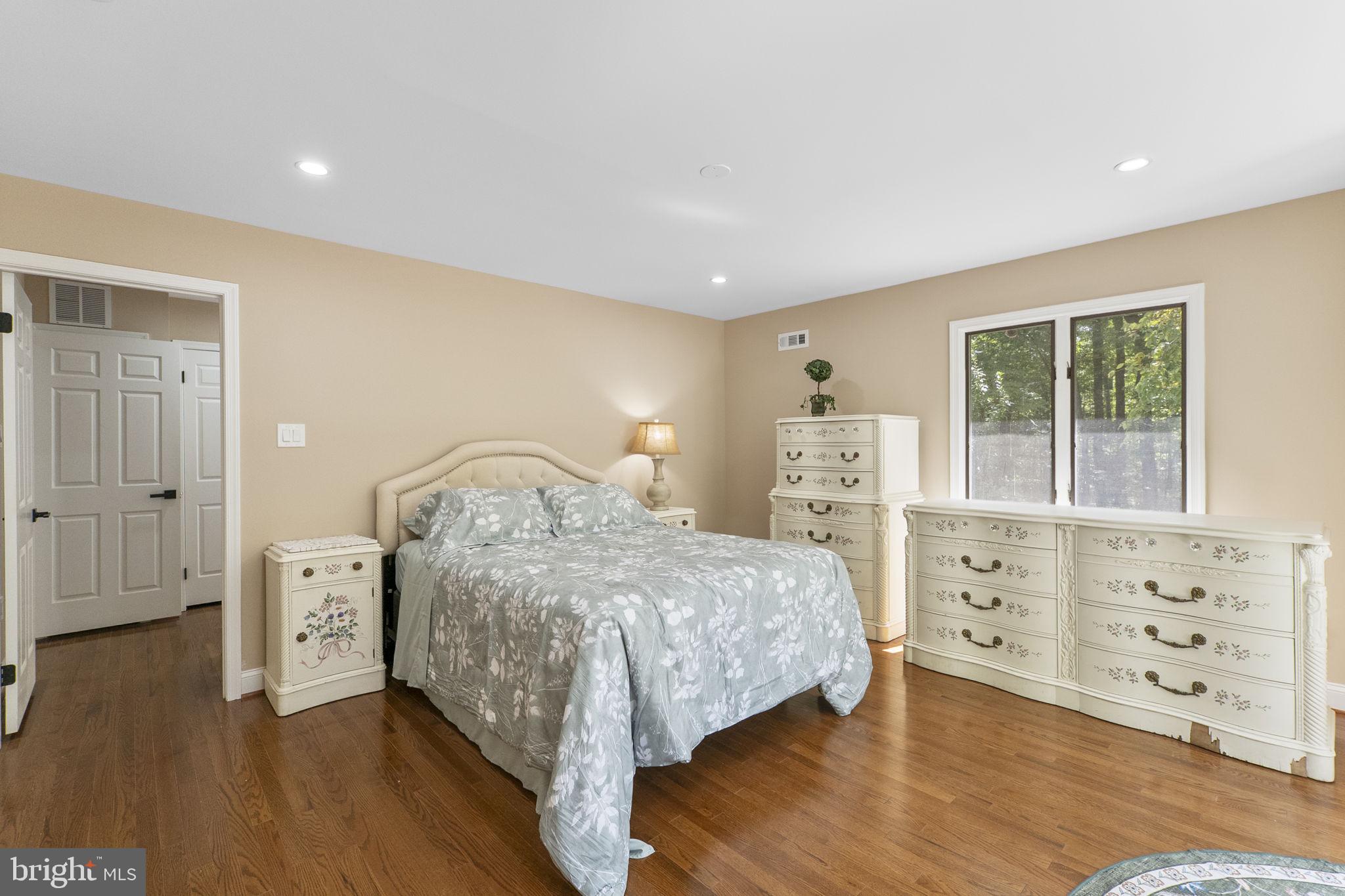 16112 Barnesville Road Boyds, MD 20841 - Photo 38 of 94 Master bedroom