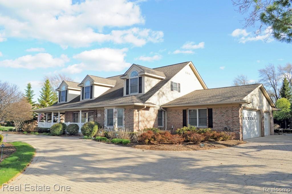 1271 South Renaud Road Grosse Pointe, MI 48236 - Photo 1 of 46 Welcome to 1271 S. Renaud in Grosse Pointe Woods