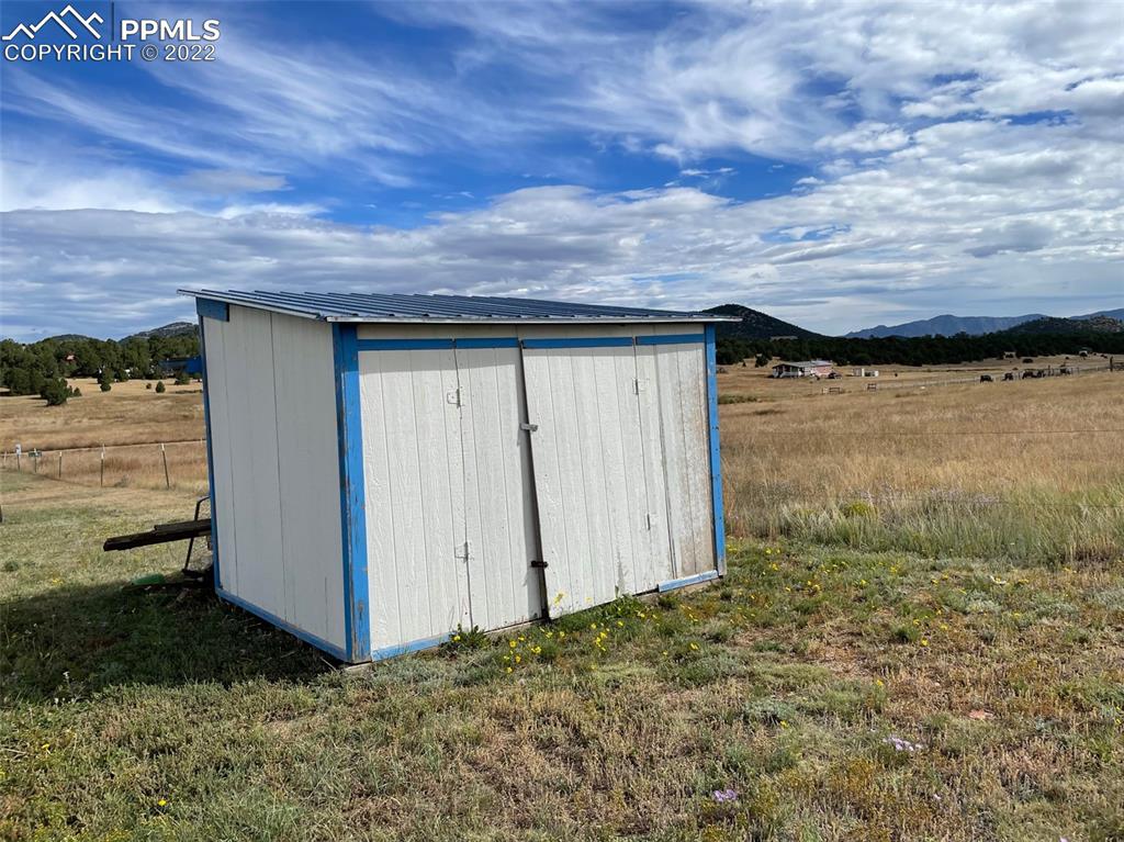 1526 R Path Cotopaxi, CO 81223 - Photo 23 of 30 a backyard of a house
