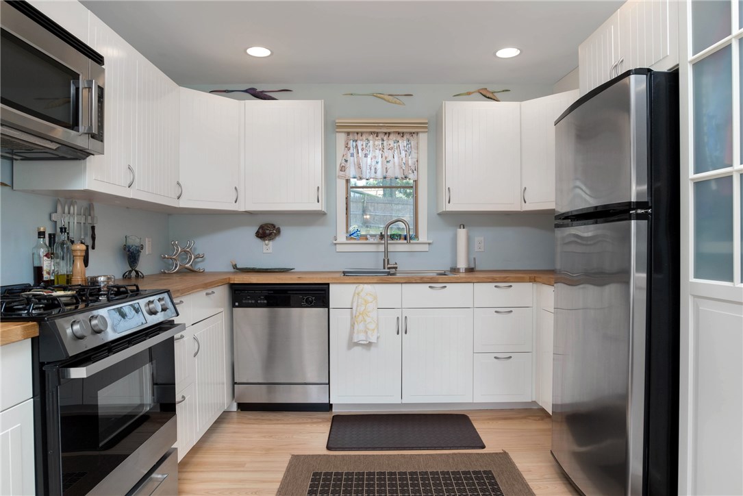 63 Cedar Island Road Narragansett, RI 02882 - Photo 5 of 38