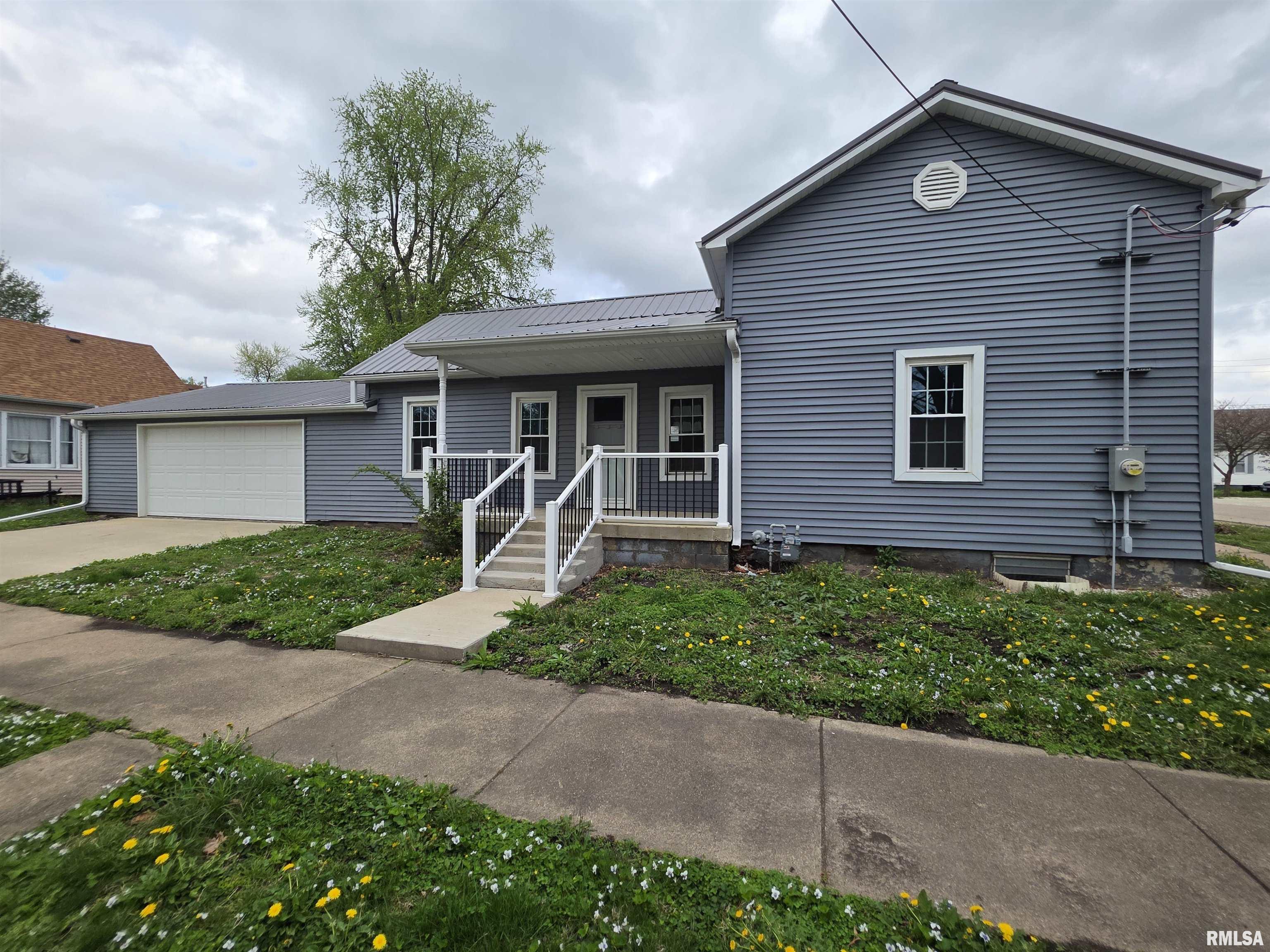 435 North Ave B Canton, IL 61520 - Photo 1 of 18