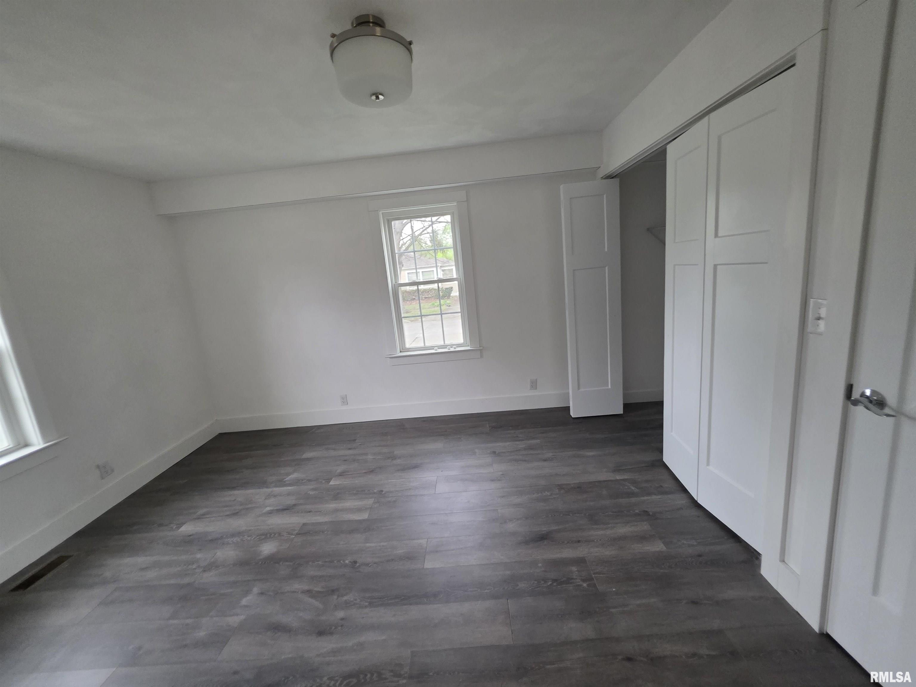 435 North Ave B Canton, IL 61520 - Photo 15 of 18