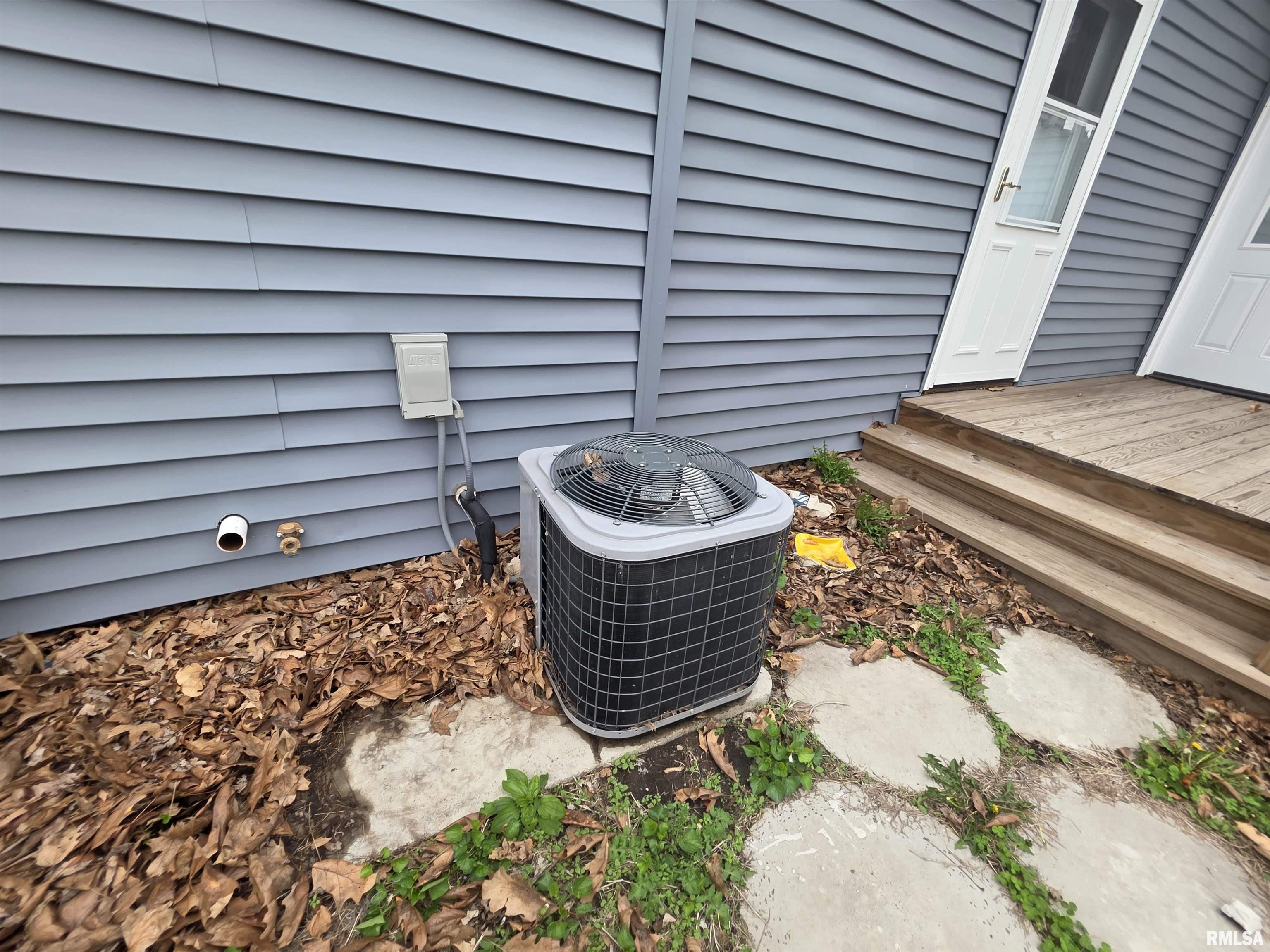 435 North Ave B Canton, IL 61520 - Photo 4 of 18
