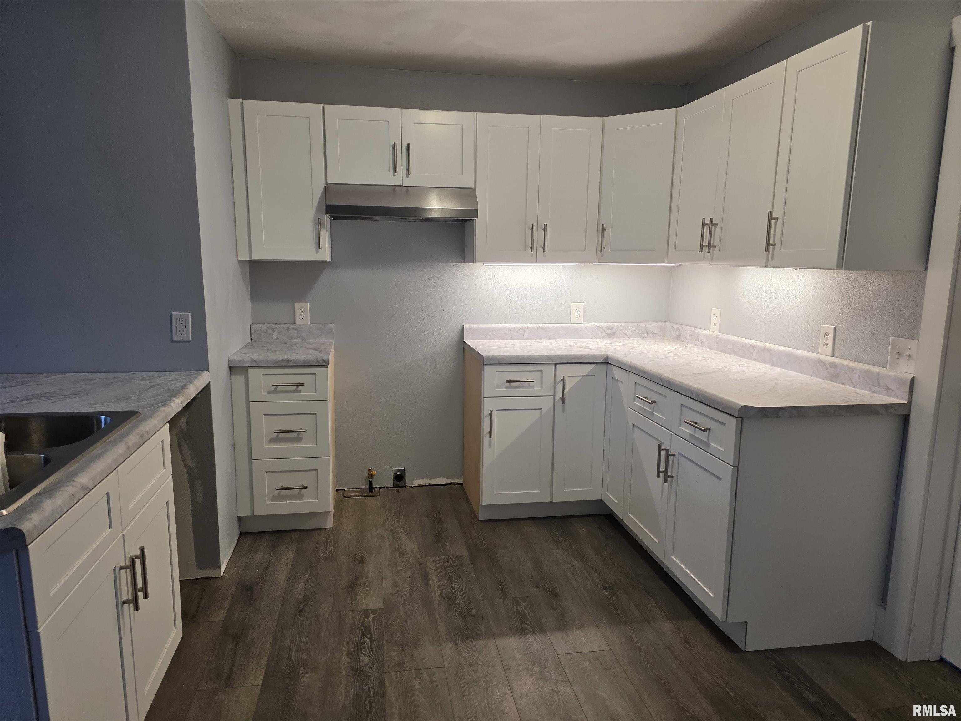 435 North Ave B Canton, IL 61520 - Photo 6 of 18